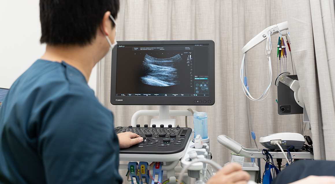武蔵小杉あがわ内科・消化器クリニックでエコー検査を行っているイメージ写真